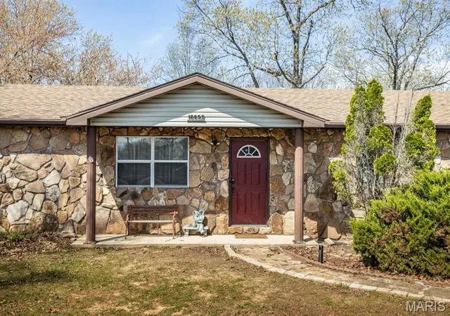 Photo 1 of Single Family Residence at 15625 Talon Ln, Saint Robert, MO 65584 | MLS# MIS25026855 | | Sold on 2025-11-18