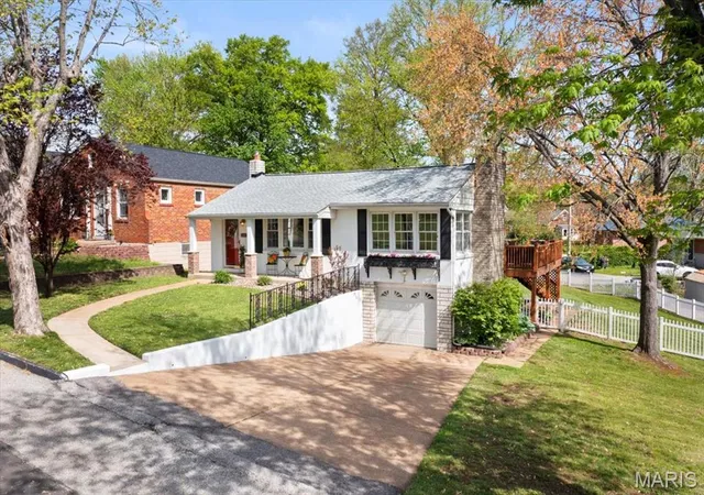 Photo 4 of Single Family Residence at 9401 Daisy Ln, Saint Louis, MO 63123 | MLS# MIS25026881 |  | Sold on 2025-05-29