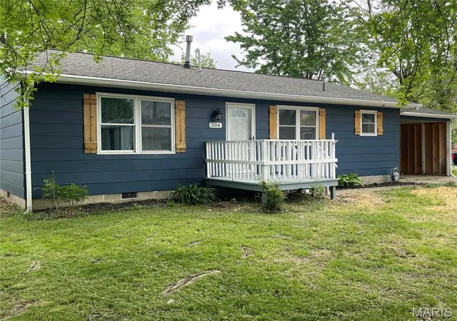 Photo 3 of Single Family Residence at 204 S Todd St, Madison, MO 65263 | MLS# MIS25026888 | | Sold on 2025-06-02