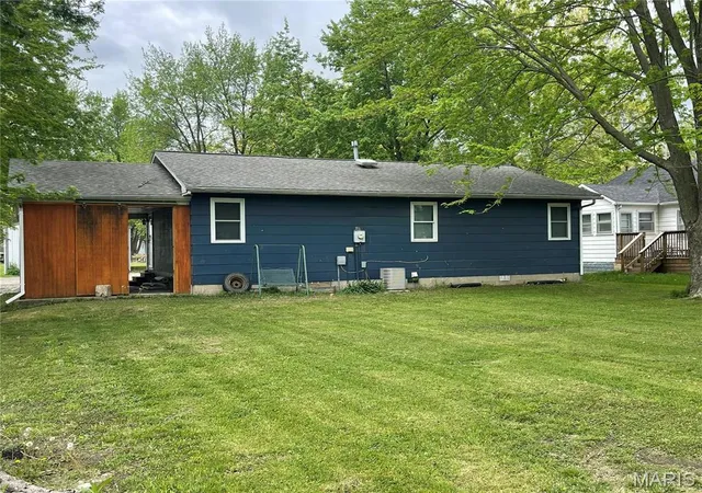 Photo 4 of Single Family Residence at 204 S Todd St, Madison, MO 65263 | MLS# MIS25026888 | | Sold on 2025-06-02