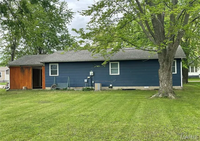 Photo 5 of Single Family Residence at 204 S Todd St, Madison, MO 65263 | MLS# MIS25026888 | | Sold on 2025-06-02