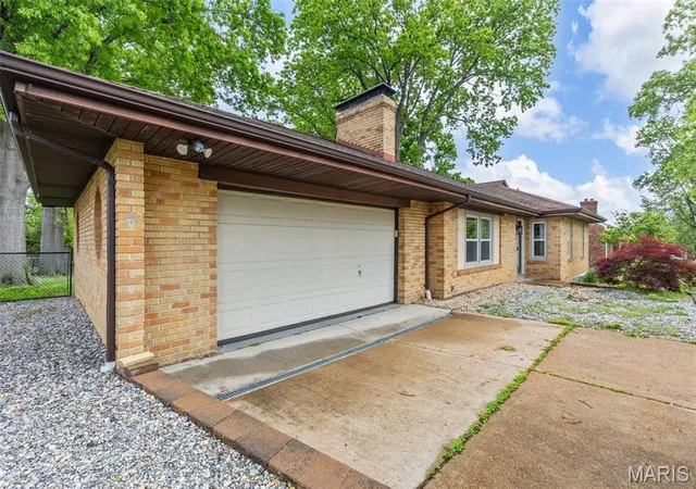 Photo 1 of Single Family Residence at 135 Tanzberger Dr, Saint Louis, MO 63129 | MLS# MIS25026893 | | Sold on 2025-08-01