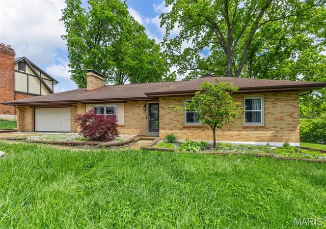 Photo 2 of Single Family Residence at 135 Tanzberger Dr, Saint Louis, MO 63129 | MLS# MIS25026893 | | Sold on 2025-08-01