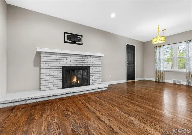 Photo 3 of Single Family Residence at 135 Tanzberger Dr, Saint Louis, MO 63129 | MLS# MIS25026893 | | Sold on 2025-08-01