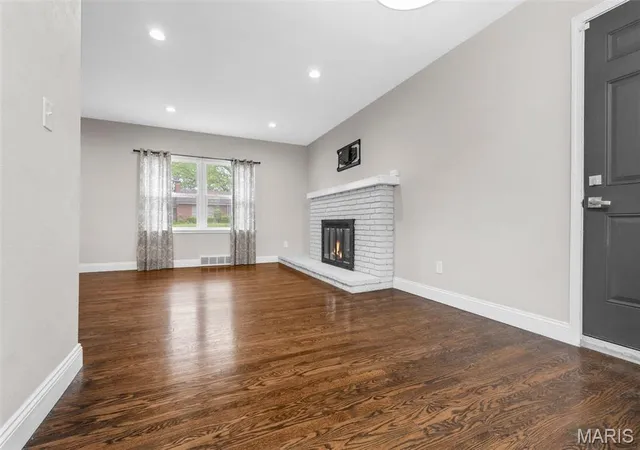 Photo 4 of Single Family Residence at 135 Tanzberger Dr, Saint Louis, MO 63129 | MLS# MIS25026893 | | Sold on 2025-08-01