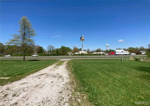 Photo 5 of Single Family Residence at 898 Tree Farm Road, High Hill, MO 63350 | MLS# MIS25026896 | | Sold on 2025-06-26