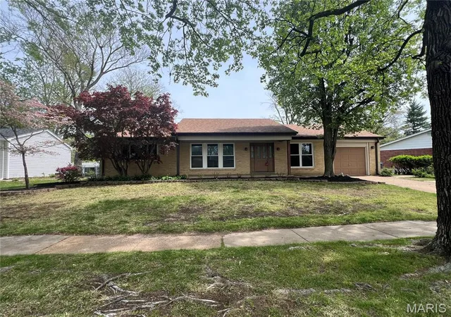 Photo 1 of Single Family Residence at 12581 Larkwood Dr, Saint Louis, MO 63146 | MLS# MIS25026975 |  | Sold on 2025-06-13
