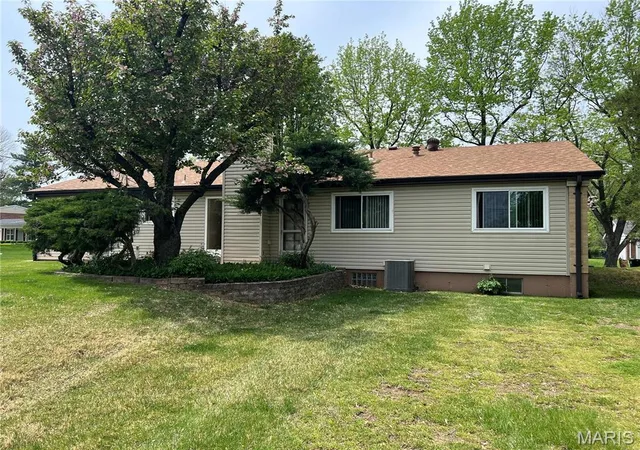 Photo 2 of Single Family Residence at 12581 Larkwood Dr, Saint Louis, MO 63146 | MLS# MIS25026975 |  | Sold on 2025-06-13
