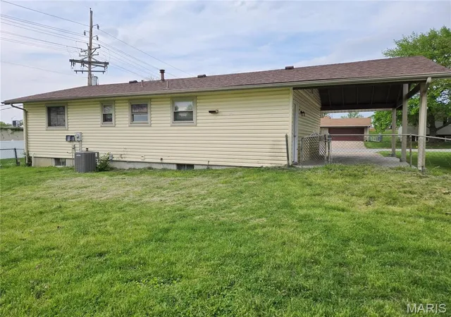 Photo 2 of Single Family Residence at 78 Country Hill Rd, Saint Peters, MO 63376 | MLS# MIS25026976 | | Sold on 2025-06-10