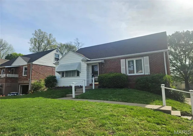 Photo 1 of Single Family Residence at 3342 Havenbrook Dr, Saint Louis, MO 63114 | MLS# MIS25027015 | | Sold on 2025-05-29