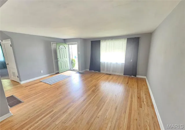 Photo 2 of Single Family Residence at 3342 Havenbrook Dr, Saint Louis, MO 63114 | MLS# MIS25027015 | | Sold on 2025-05-29