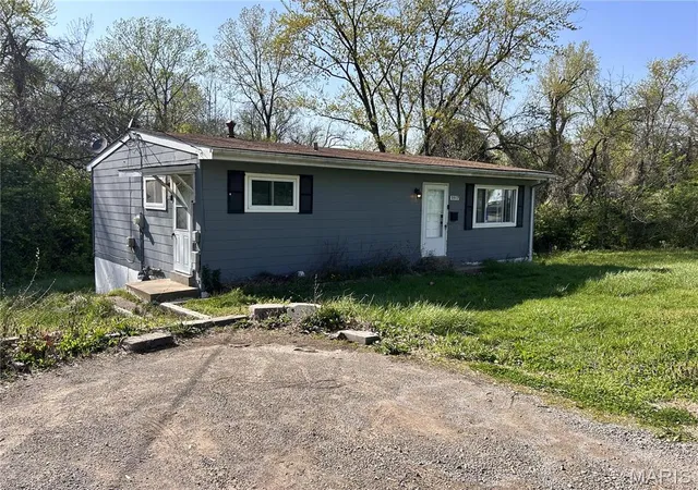 Single Family Residence at 3917 Lada Ave, Saint Louis, MO 63121 | MLS# MIS25027021 | | Sold on 2025-05-14