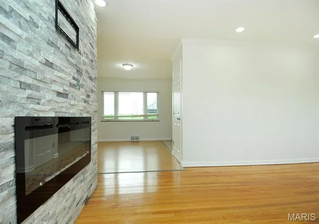 Photo 4 of Single Family Residence at 2959 Annunciation Dr, Saint Louis, MO 63125 | MLS# MIS25027058 | | Sold on 2025-12-19