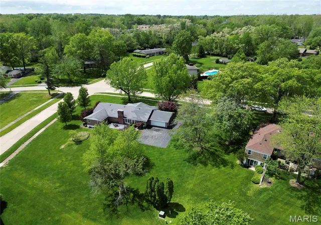 Photo 1 of Single Family Residence at 184 Laduemont Dr, Saint Louis, MO 63141 | MLS# MIS25027102 |  | Sold on 2025-05-21
