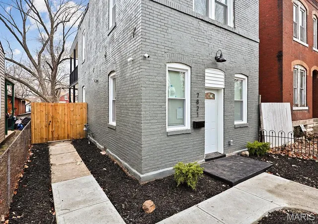 Photo 2 of Single Family Residence at 7821 Pennsylvania Ave, Saint Louis, MO 63111 | MLS# MIS25027144 | | Sold on 2025-05-22