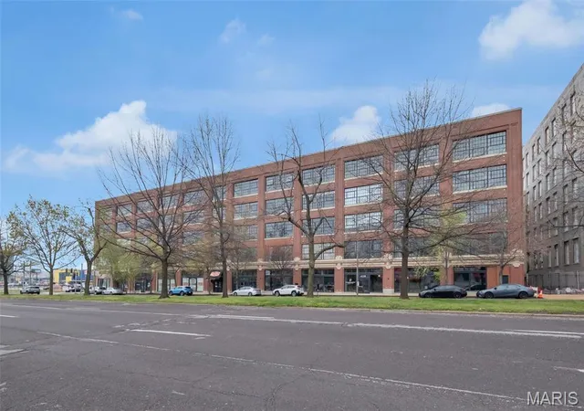 Condominium at 4100 Forest Park Ave #214, Saint Louis, MO 63108 | MLS# MIS25027195 | | Sold on 2025-05-21