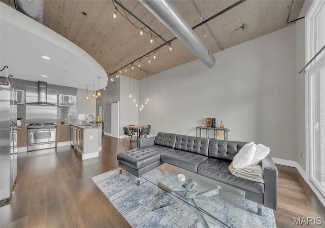 Photo 4 of Condominium at 4100 Forest Park Ave #214, Saint Louis, MO 63108 | MLS# MIS25027195 | | Sold on 2025-05-21