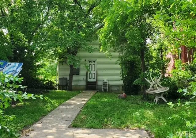 Photo 2 of Single Family Residence at 1712 Belle Glade Ave, Saint Louis, MO 63113 | MLS# MIS25027238 | | Sold on 2025-07-07