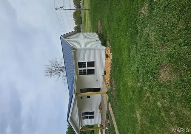 Photo 2 of Single Family Residence at 502 E State St, Vandalia, MO 63382 | MLS# MIS25027274 | | Sold on 2025-05-30