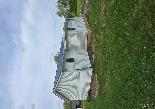 Photo 3 of Single Family Residence at 502 E State St, Vandalia, MO 63382 | MLS# MIS25027274 | | Sold on 2025-05-30