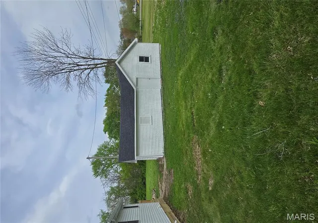 Photo 4 of Single Family Residence at 502 E State St, Vandalia, MO 63382 | MLS# MIS25027274 | | Sold on 2025-05-30