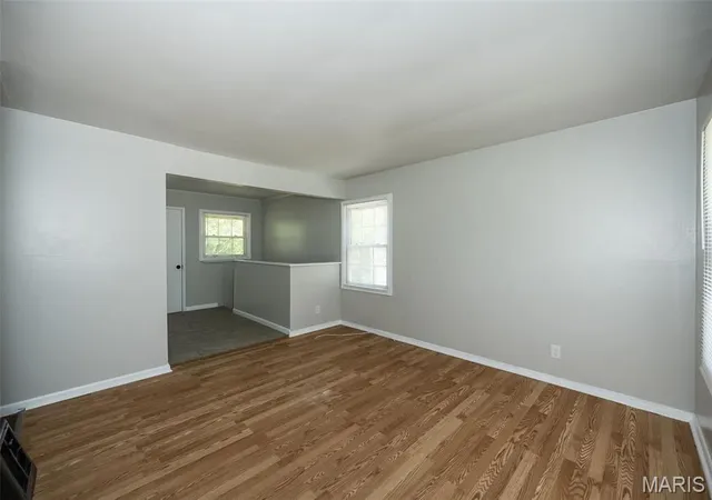 Photo 1 of Single Family Residence at 207 Cameron Rd, Saint Louis, MO 63137 | MLS# MIS25027425 | | Sold on 2025-05-27