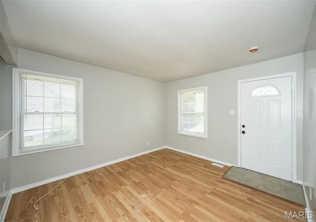 Photo 4 of Single Family Residence at 207 Cameron Rd, Saint Louis, MO 63137 | MLS# MIS25027425 | | Sold on 2025-05-27