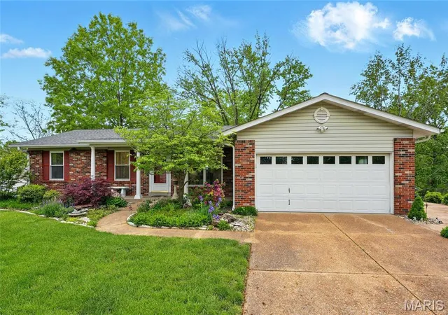 Single Family Residence at 2271 Halyard Ct, Saint Louis, MO 63129 | MLS# MIS25027555 | | Sold on 2025-05-29