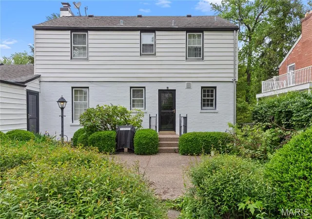 Photo 2 of Single Family Residence at 300 Gill Ave, Saint Louis, MO 63122 | MLS# MIS25027629 |  | Sold on 2025-05-28