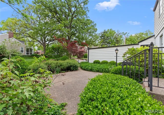 Photo 4 of Single Family Residence at 300 Gill Ave, Saint Louis, MO 63122 | MLS# MIS25027629 |  | Sold on 2025-05-28