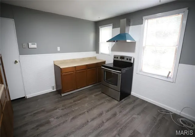 Photo 4 of Single Family Residence at 48 Young Dr, Saint Louis, MO 63135 | MLS# MIS25027704 |  | Sold on 2025-05-30