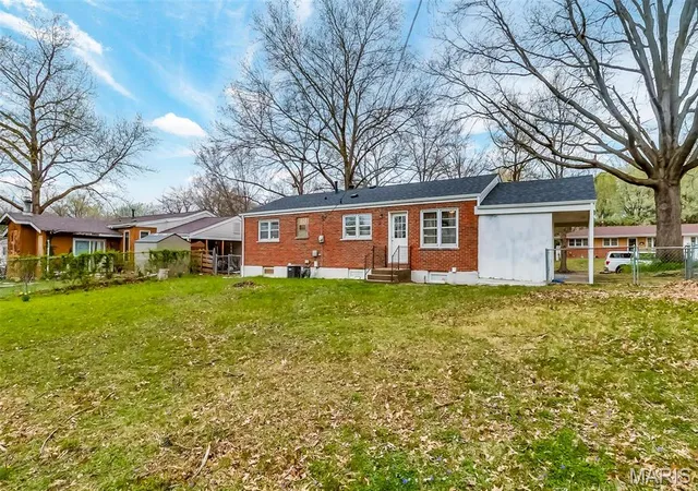 Photo 4 of Single Family Residence at 920 Thatcher Ave, Saint Louis, MO 63135 | MLS# MIS25027713 | | Sold on 2025-06-05
