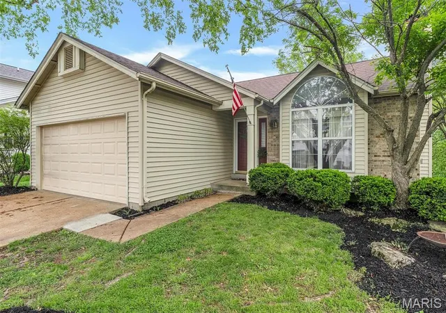 Single Family Residence at 4433 Southview Way Dr, Saint Louis, MO 63129 | MLS# MIS25027722 | | Sold on 2025-06-06