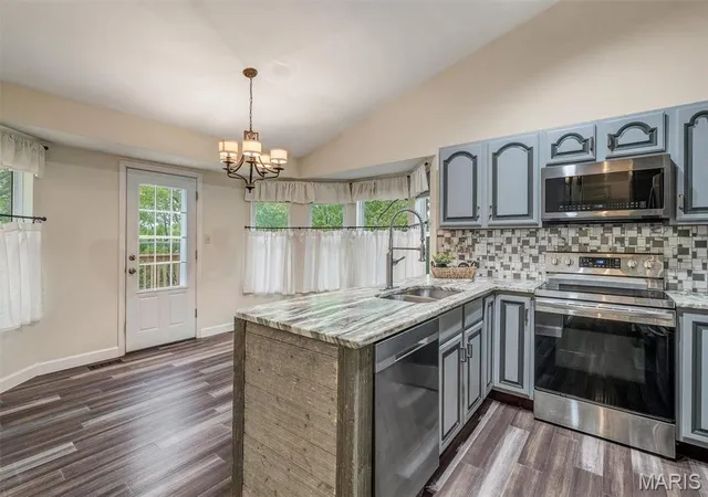 Photo 4 of Single Family Residence at 4433 Southview Way Dr, Saint Louis, MO 63129 | MLS# MIS25027722 | | Sold on 2025-06-06