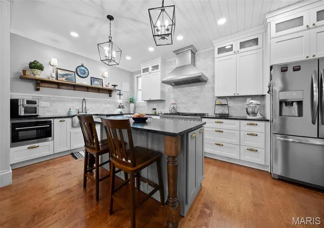 Photo 3 of Single Family Residence at 3313 Galt House Dr, Saint Charles, MO 63301 | MLS# MIS25027749 | | Sold on 2025-06-30