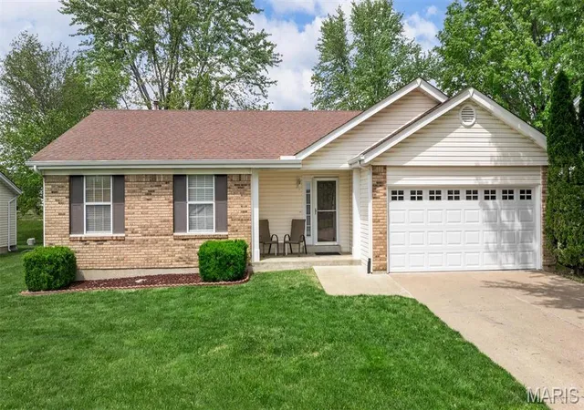 Photo 2 of Single Family Residence at 814 Haversham Dr, Saint Charles, MO 63304 | MLS# MIS25027751 |  | Sold on 2025-06-25