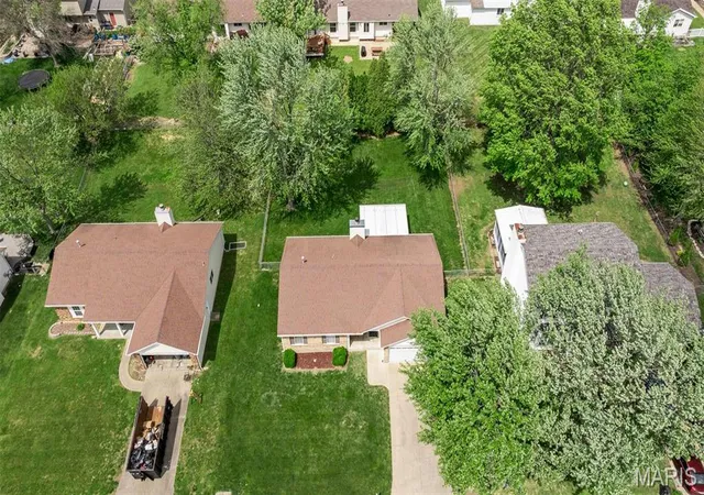 Photo 3 of Single Family Residence at 814 Haversham Dr, Saint Charles, MO 63304 | MLS# MIS25027751 |  | Sold on 2025-06-25