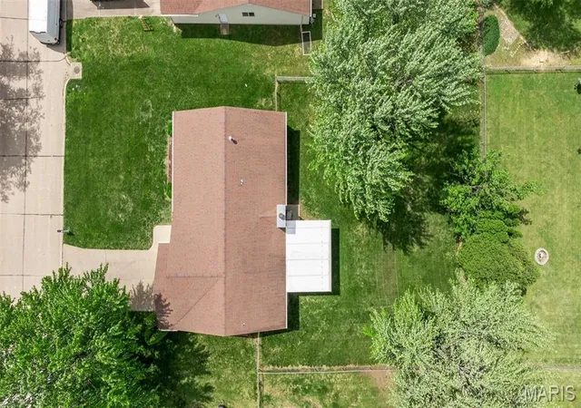 Photo 4 of Single Family Residence at 814 Haversham Dr, Saint Charles, MO 63304 | MLS# MIS25027751 |  | Sold on 2025-06-25