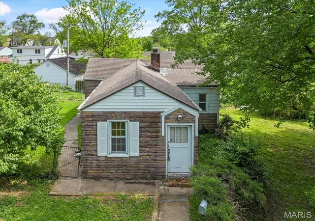 Photo 2 of Single Family Residence at 7728 Snowden Ave, Saint Louis, MO 63117 | MLS# MIS25027757 | | Sold on 2025-06-06