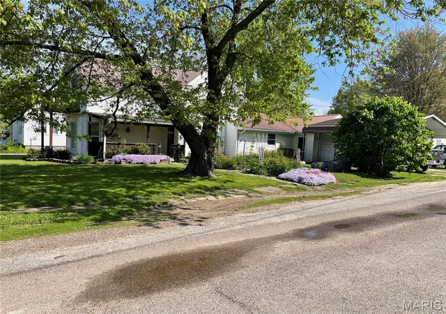 Photo 1 of Single Family Residence at 500 N Main St, Vandalia, MO 63382 | MLS# MIS25027799 | | Sold on 2025-05-16