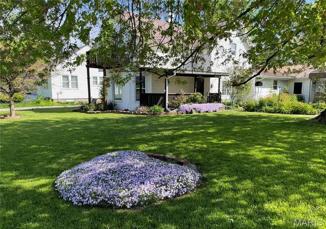 Photo 3 of Single Family Residence at 500 N Main St, Vandalia, MO 63382 | MLS# MIS25027799 | | Sold on 2025-05-16