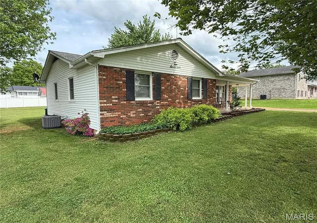 Photo 3 of Single Family Residence at 217 Williams St, Fredericktown, MO 63645 | MLS# MIS25027850 | | Sold on 2025-07-01
