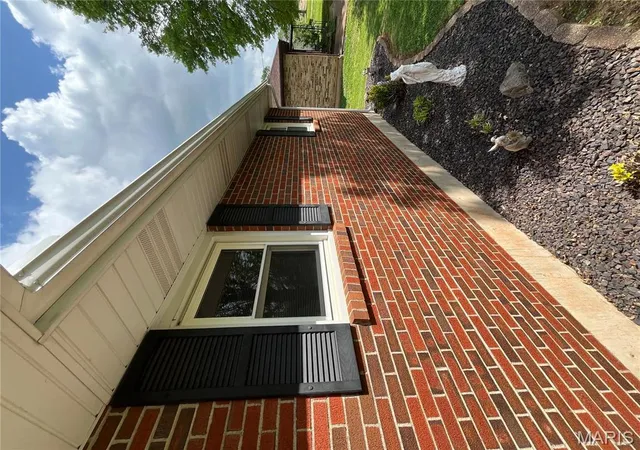 Photo 3 of Single Family Residence at 215 Lee St, Fredericktown, MO 63645 | MLS# MIS25027861 | | Sold on 2025-09-03