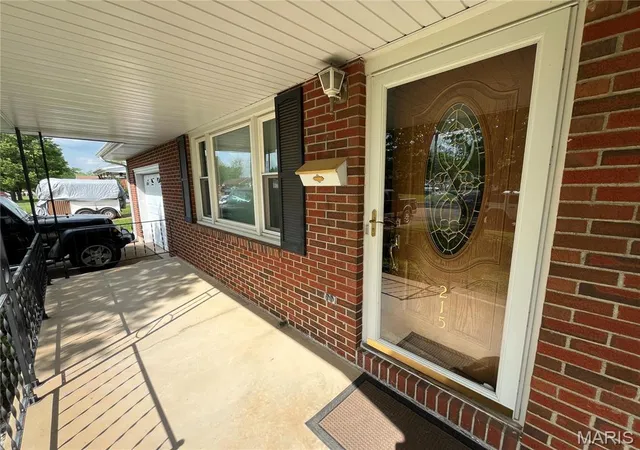 Photo 4 of Single Family Residence at 215 Lee St, Fredericktown, MO 63645 | MLS# MIS25027861 | | Sold on 2025-09-03