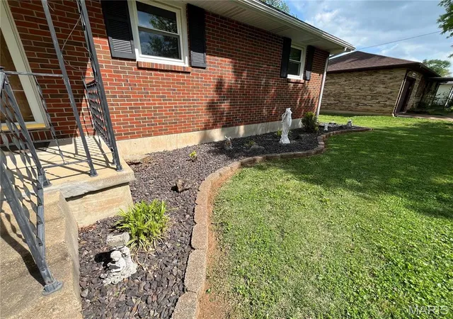 Photo 5 of Single Family Residence at 215 Lee St, Fredericktown, MO 63645 | MLS# MIS25027861 | | Sold on 2025-09-03