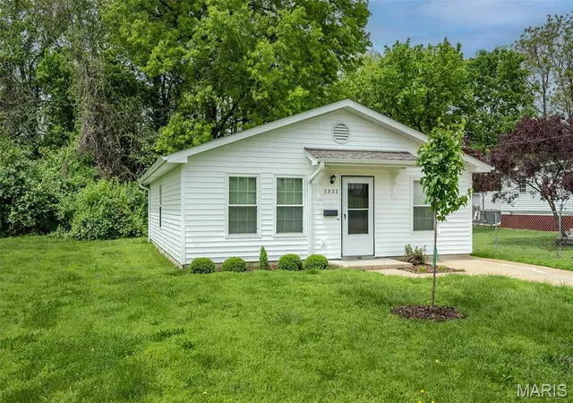 Photo 3 of Single Family Residence at 1331 Belrue Ave, Saint Louis, MO 63133 | MLS# MIS25027898 | | Sold on 2025-08-28