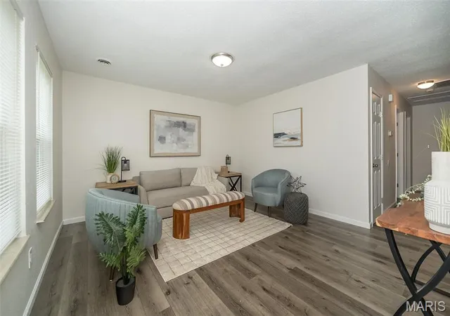 Photo 4 of Single Family Residence at 1331 Belrue Ave, Saint Louis, MO 63133 | MLS# MIS25027898 | | Sold on 2025-08-28