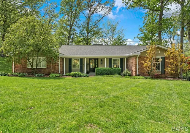 Single Family Residence at 667 Country Manor Ln, Saint Louis, MO 63141 | MLS# MIS25027965 |  | Sold on 2025-05-23