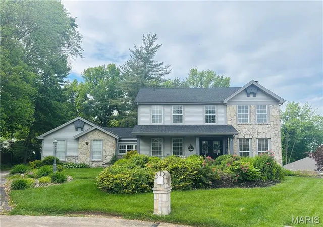 Single Family Residence at 10 Elk Ridge Ct, Saint Charles, MO 63304 | MLS# MIS25027973 | | Sold on 2025-07-01