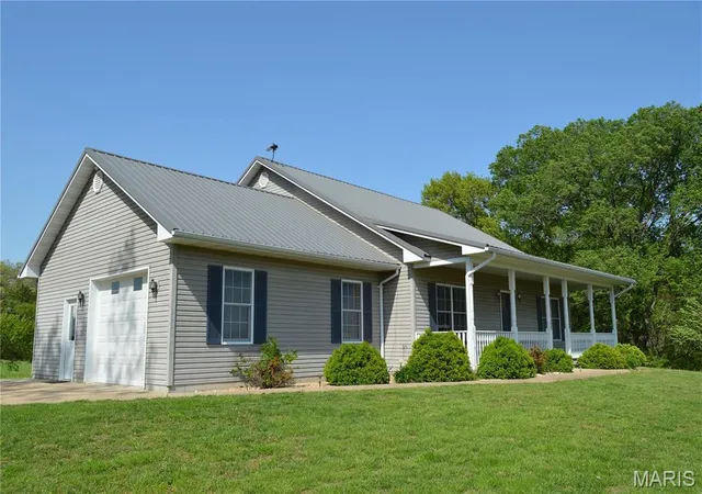 Photo 2 of Single Family Residence at 3 Green Valley Ln, Hermann, MO 65041 | MLS# MIS25028018 | | Sold on 2025-06-23
